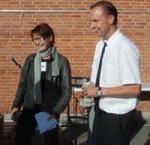 Lokalrådets formand Vibeke Lund overrækker Frederiksbergprisen 2012 til Søren Huusfelt
