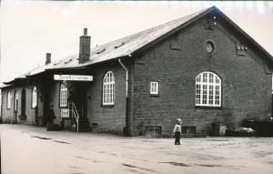 Pakhuset ved Sorø Bystation, der lå ud til Rådhusvej mellem Rådhuset og Busholdepladsen, 1963