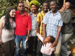 Sanne Lemann og det frivillige team, som i 2014 startede Emmanuel Arts Kenya.