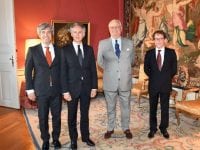 Holbergsk møde på Den Franske Ambasade: Fra venstre HolbergSamfundets formand Sune Berthelsen, ambassadør Francois Zimeray, Prins Henrik og Søren Sætter-Lassen. (Foto: Hasse Ferrold)