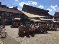 Biblioteksgården blev fyldt med sang