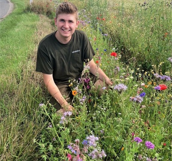 19-årig landmand sår blomsterstriber på hele Sjælland