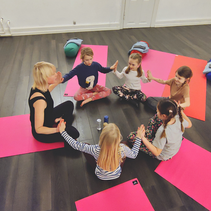 Yoga for børn - en leg med kroppen