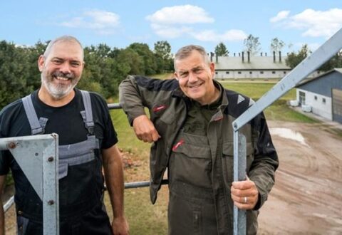 Brødreparrets store smil kommer af mottoet "Det er sjovt at have det sjovt - det kedeligt at kede sig." Foto: EDC Landbrug Poul Erik Bech